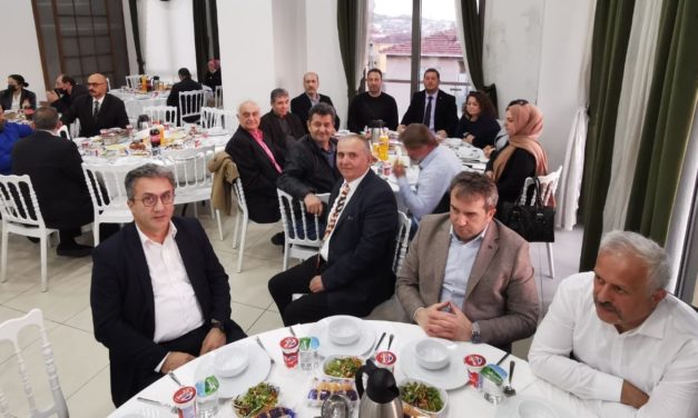 Beşiktaş Rizeliler Derneği Yönetim Kurulu olarak Milliyetçi Hareket Partisi İstanbul İl Başkanlığı tarafından düzenlenen iftar yemeğine katıldık.